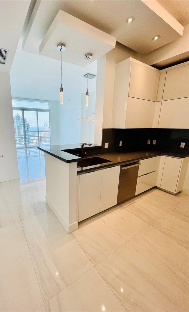 Foto del edificio - 335 S Biscayne Blvd