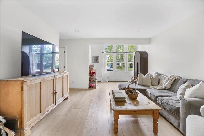 Building Photo - 45 N Howells Point Rd