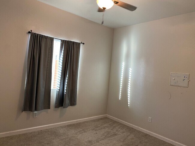 Foto del edificio - Large 4 bedroom 2 bath home FOR RENT!