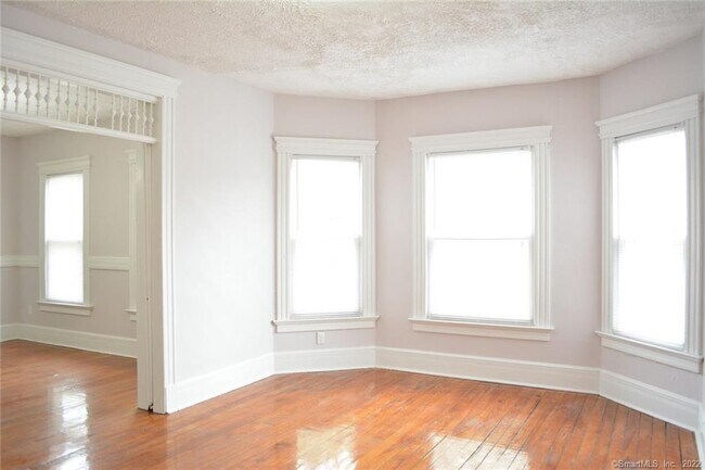 Building Photo - 81 Division St