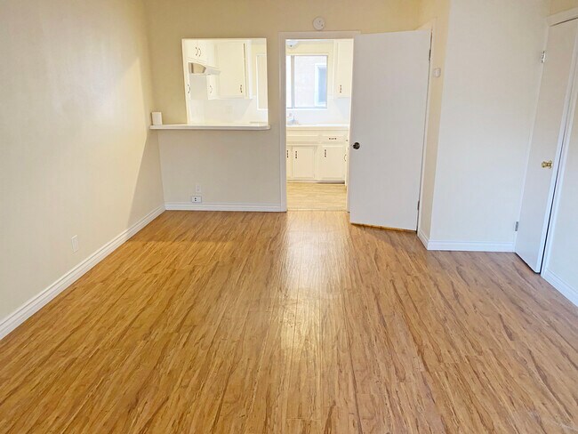 Building Photo - 11921 Manor Dr