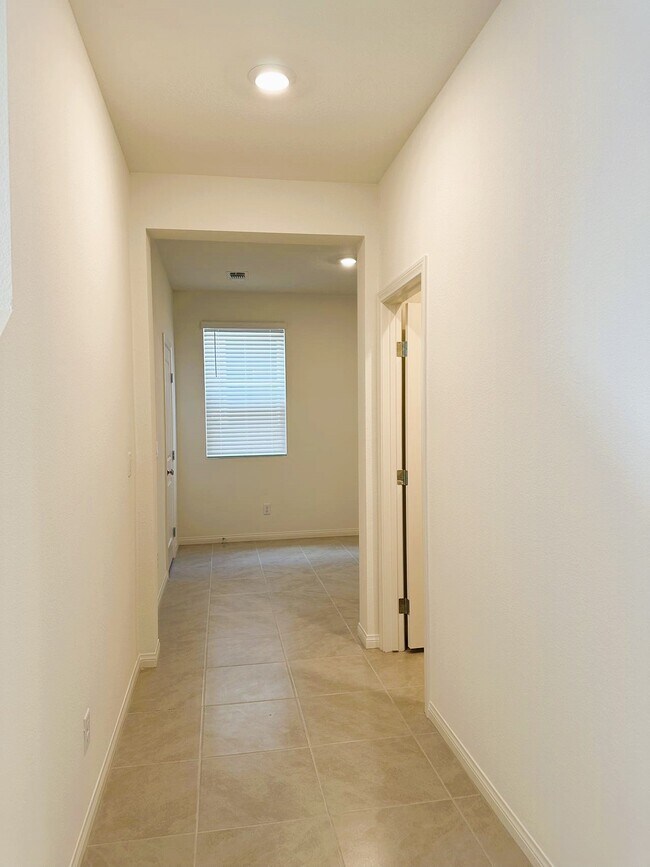 Foto del edificio - 7057 Dandelion Pk Ave