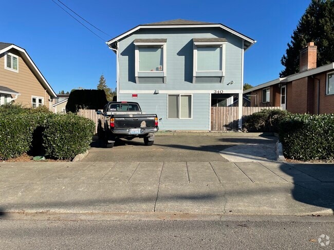 Building Photo - 340 Meadow Ave N
