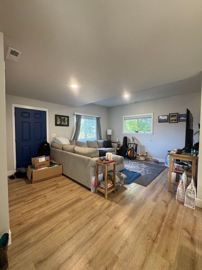 Building Photo - 3-Bed, 3-Bath Home for Lease w/ Rooftop De...