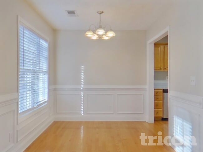 Building Photo - 136 Brookside Way