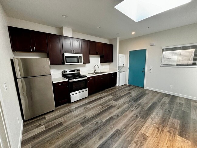 Building Photo - Upgraded 1 Bed/1 Bath