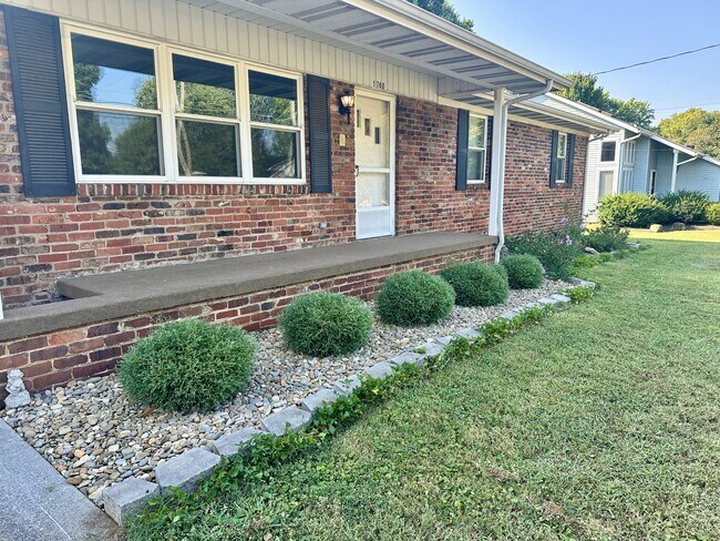Building Photo - 1760 Scenic Dr