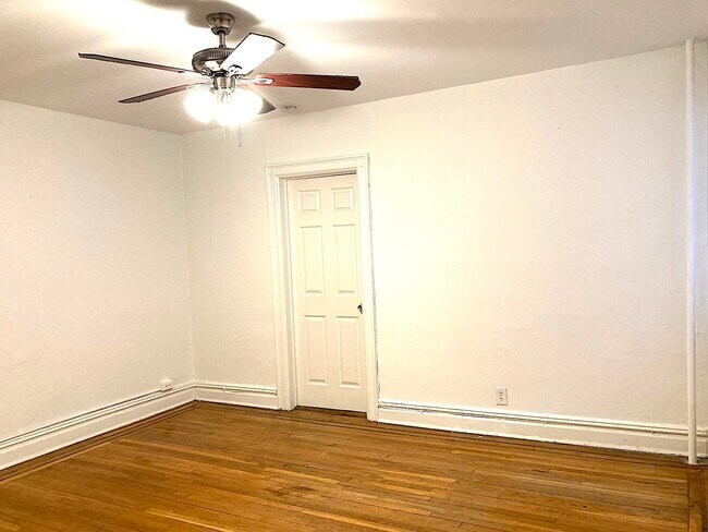 Foto del edificio - 6045 JFK Blvd E