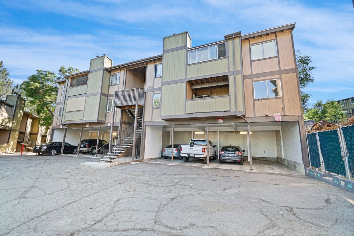 Primary Photo - Cute 2 bedroom, 2 bath Condo for rent in R...