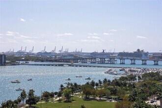 Building Photo - 2020 N Bayshore Dr
