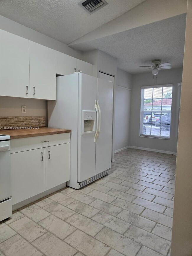 Foto del edificio - 16489 NW 23rd St