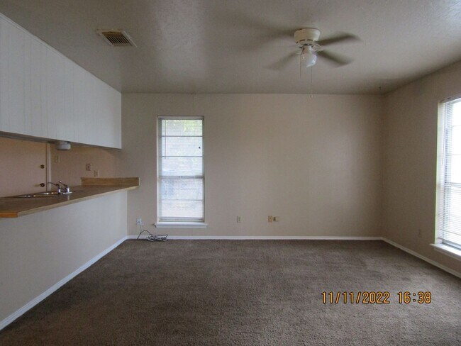 Building Photo - PETS NEGOTIABLE WITH OWNER APPROVAL!