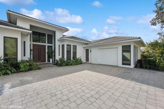 Foto del edificio - 8533 N Native Dancer Rd