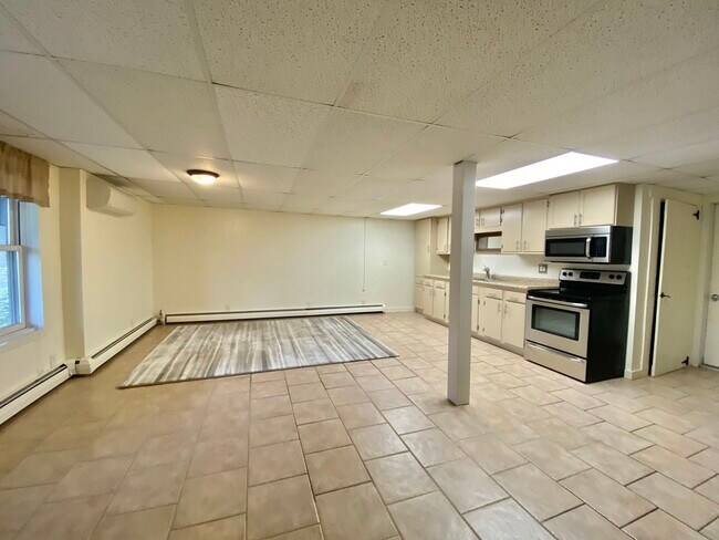 Building Photo - 2933 W River Rd