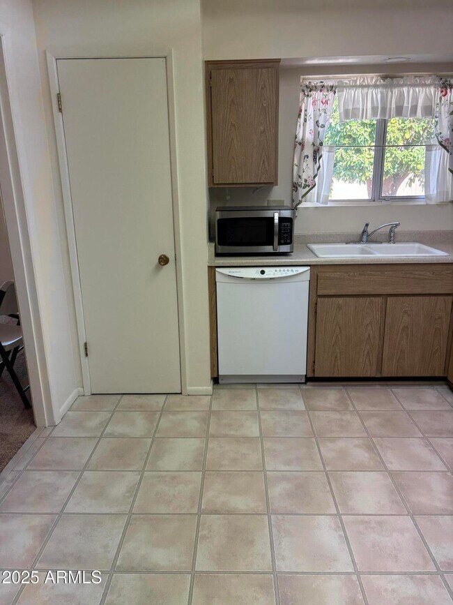 Foto del edificio - 10326 W Pleasant Valley Rd