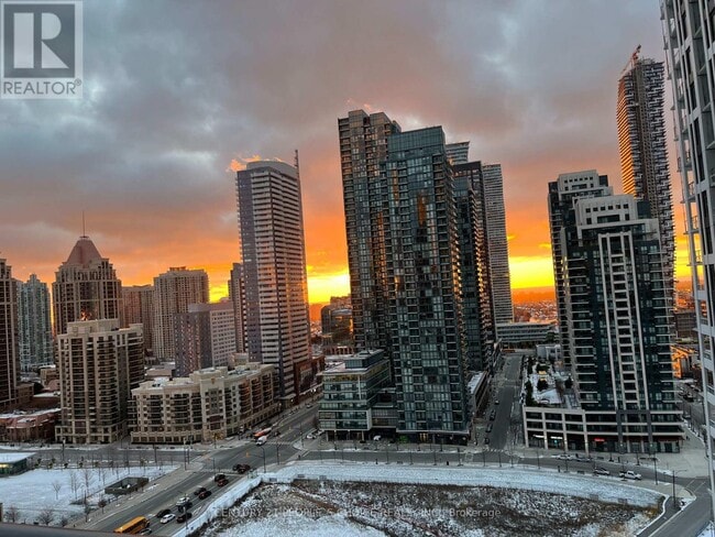 Photo du bâtiment - 4130 Parkside Village Dr