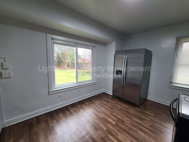 Foto del edificio - 1387 Hurd Ave