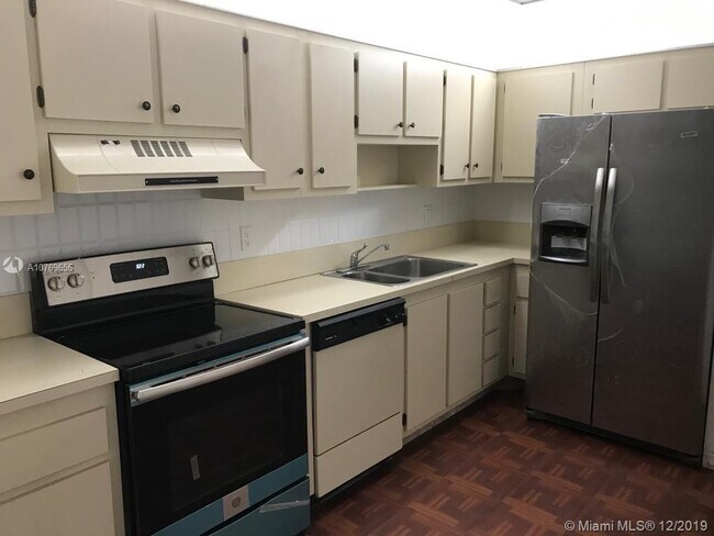 Foto del edificio - 900 NE 195th St
