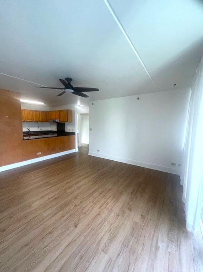Building Photo - Upgraded 2 Bedroom / 1 Bath at the Iolani Regent