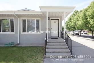 Building Photo - 905 E Bridger St
