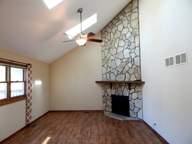 Building Photo - 1341 Greenfield Ct