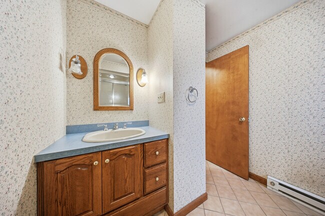 Building Photo - 612 Philo St