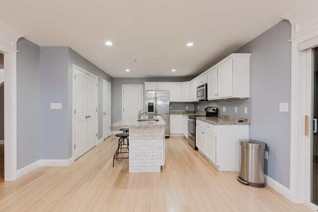 Foto del edificio - 213 Villager Rd