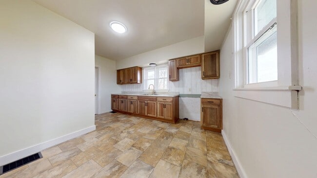 Building Photo - Country home in Willard!