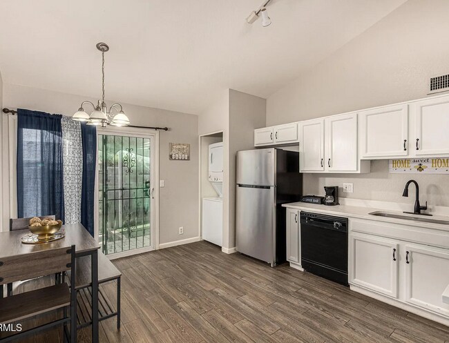 Foto del edificio - 5960 W Oregon Ave