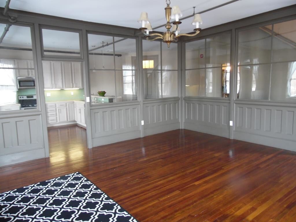 Foto principal - 401 W Main St