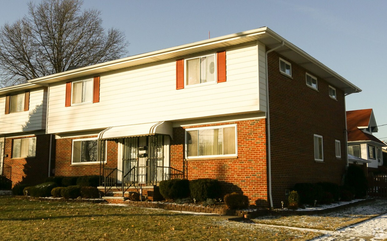 Primary Photo - 6650 State Rd