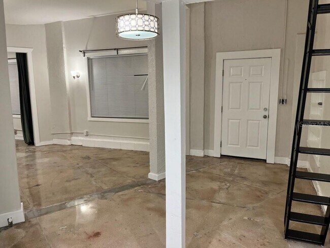Foto del edificio - 2305 W Texas Ave
