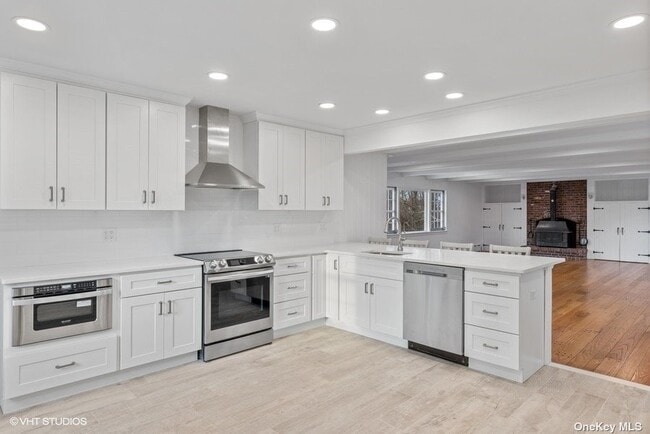 Building Photo - 2606 Sound Ave