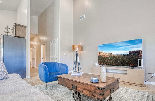 Foto del edificio - Eastside area for  Short or Long Term Rental(Completely Furnished) Beautiful 4 bed/2.5 baths