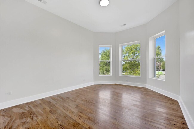 Foto del edificio - 4927 S Prairie Ave