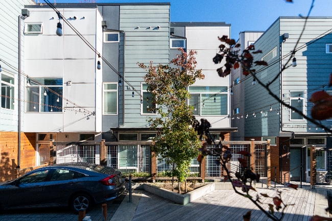 Building Photo - 122 20th Ave