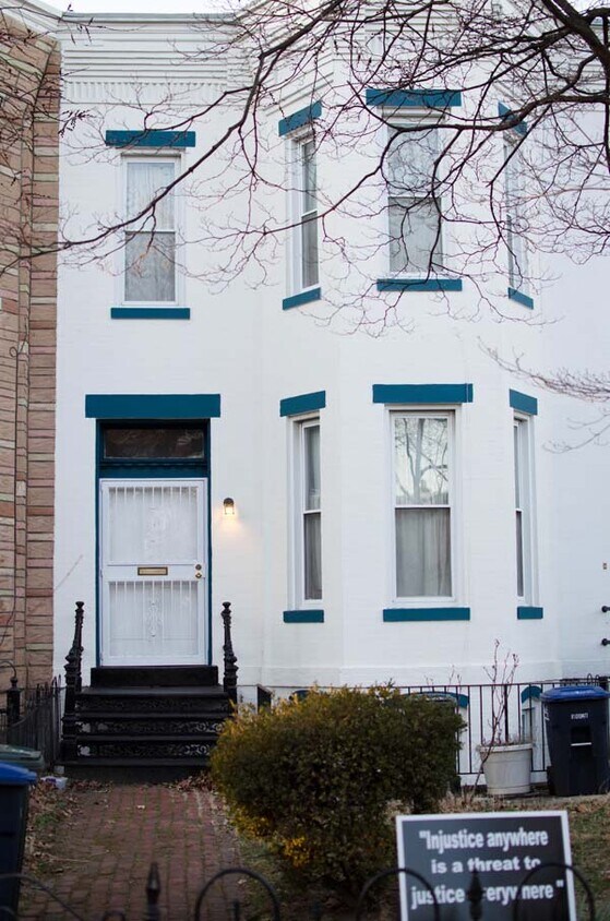 Primary Photo - 930 N Carolina Ave SE