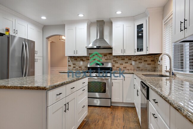 Foto del edificio - 4 Bed and 2.5 Bath Stunning Single-family Home is Available for Rent!