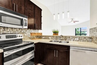 Building Photo - 9946 Nob Hill Ct