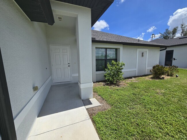 Building Photo - 329 SW 21st Ln