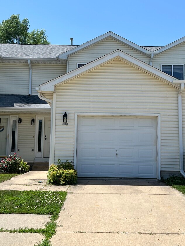 311 S Hazel St, Van Meter, IA 50261 Townhouse for Rent in Van Meter
