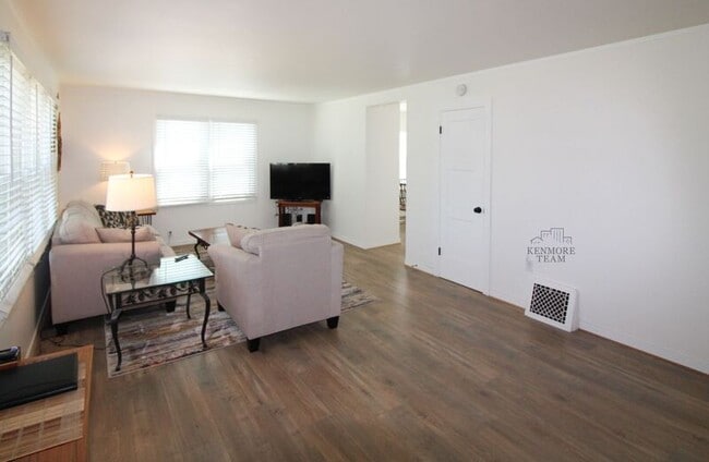 Building Photo - 1307 Rochefontaine Ct