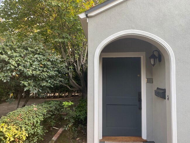Building Photo - 749 N Crescent Heights Blvd