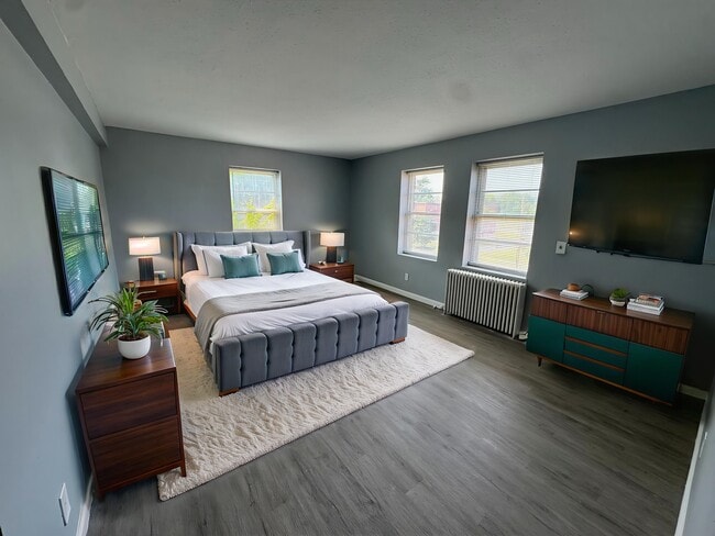 Building Photo - The Summit Apartments