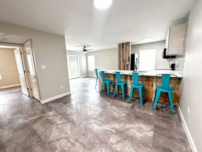 Foto del edificio - 1102 Spring Creek Ln