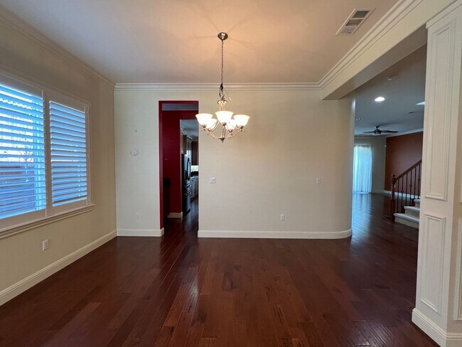 Building Photo - Executive Home located in Sought After Sch...