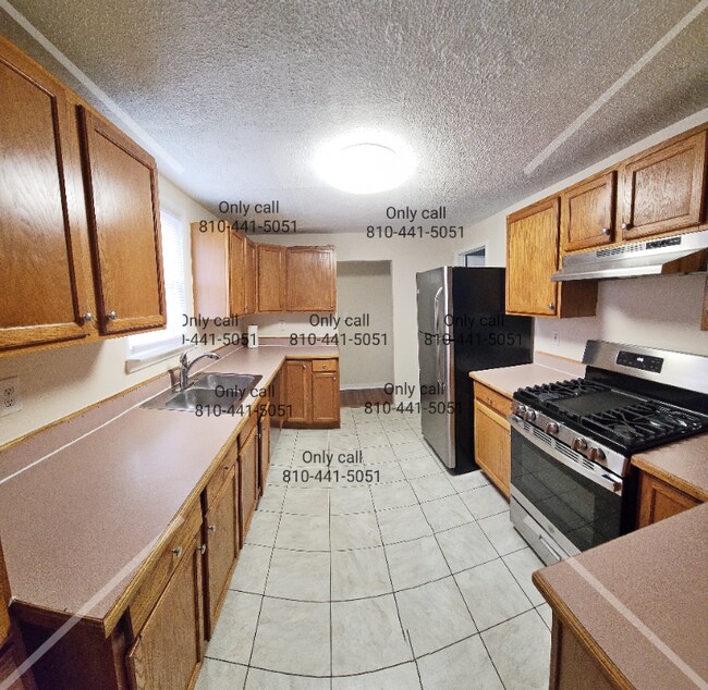 Foto del edificio - 21218 Clinton Twp