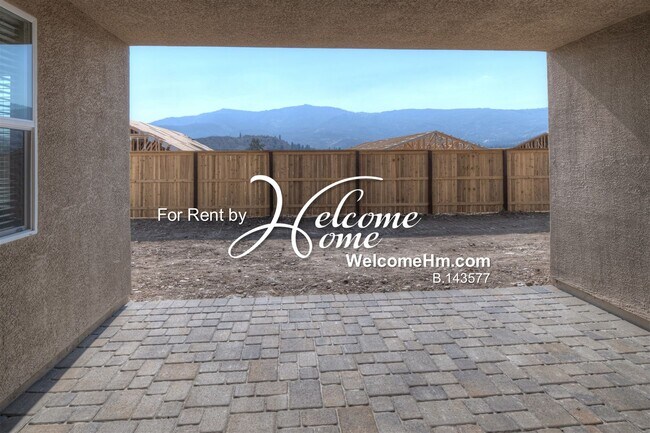 Building Photo - Newer Luxury Home in Verdi