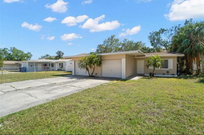 Building Photo - 185-187 38th Ave SE