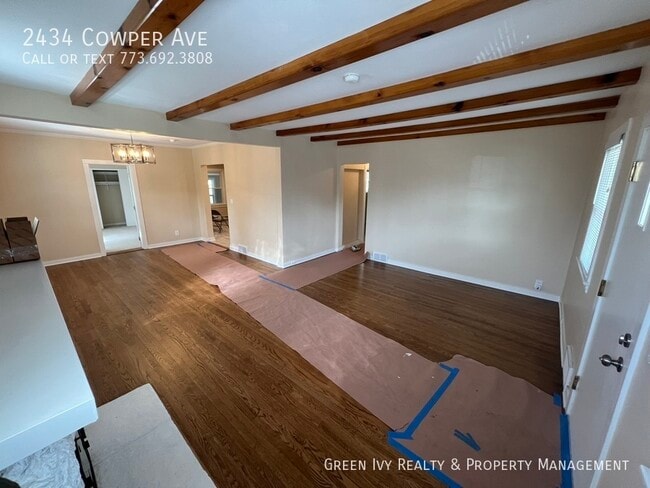 Foto del edificio - 2434 Cowper Ave